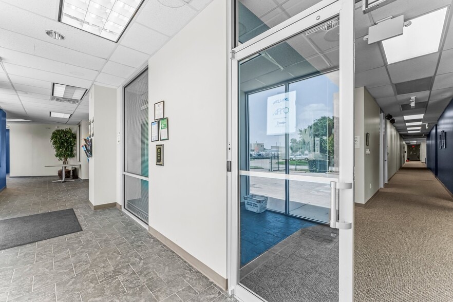 1034 Regional Park Dr, Houston, TX for sale - Interior Photo - Image 2 of 26