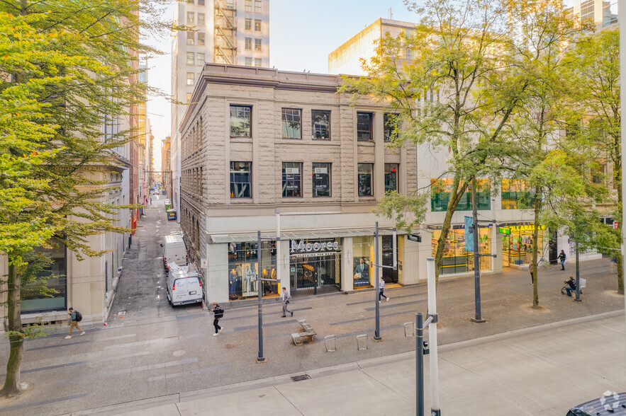 524-526 Granville St, Vancouver, BC for lease - Building Photo - Image 1 of 5