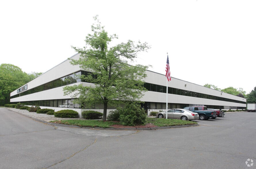 571 Nutmeg Rd N, South Windsor, CT 06074