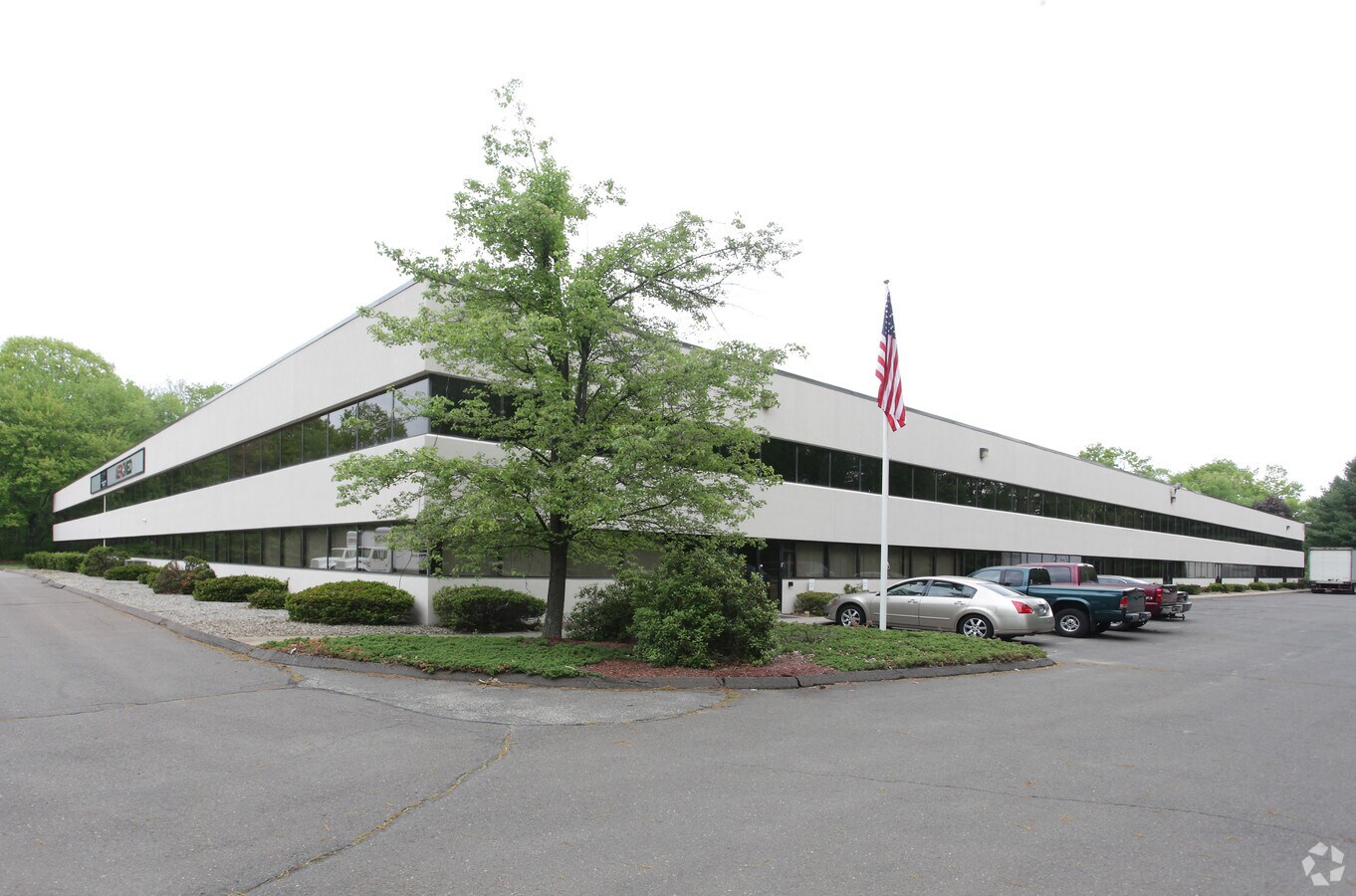 571 Nutmeg Rd N, South Windsor, CT 06074