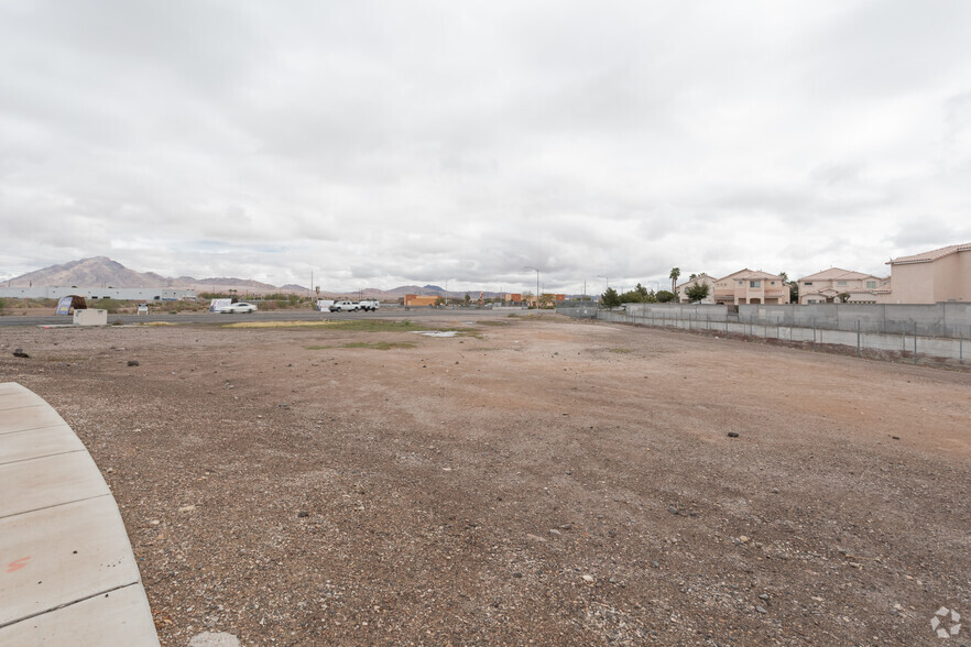 E Russell Rd, Henderson, NV for sale - Primary Photo - Image 1 of 1