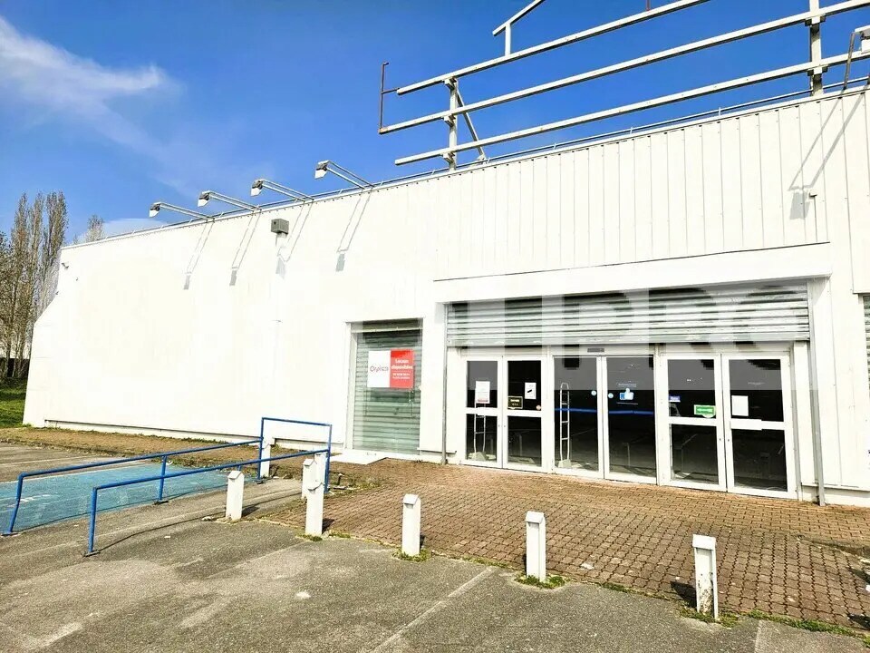 Retail in Soissons for lease Building Photo- Image 1 of 5