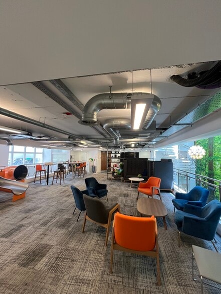 67-68 Long Acre, London for lease - Interior Photo - Image 2 of 11