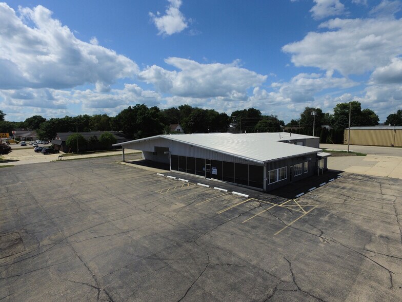 1210 1st St W, Independence, IA for sale - Building Photo - Image 1 of 1