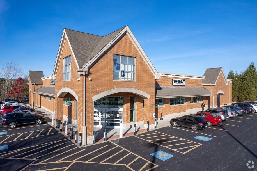 1279 Oaklawn Ave, Cranston, RI for sale - Primary Photo - Image 1 of 1