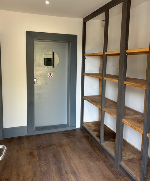 London Road, Flimwell for lease - Interior Photo - Image 2 of 12