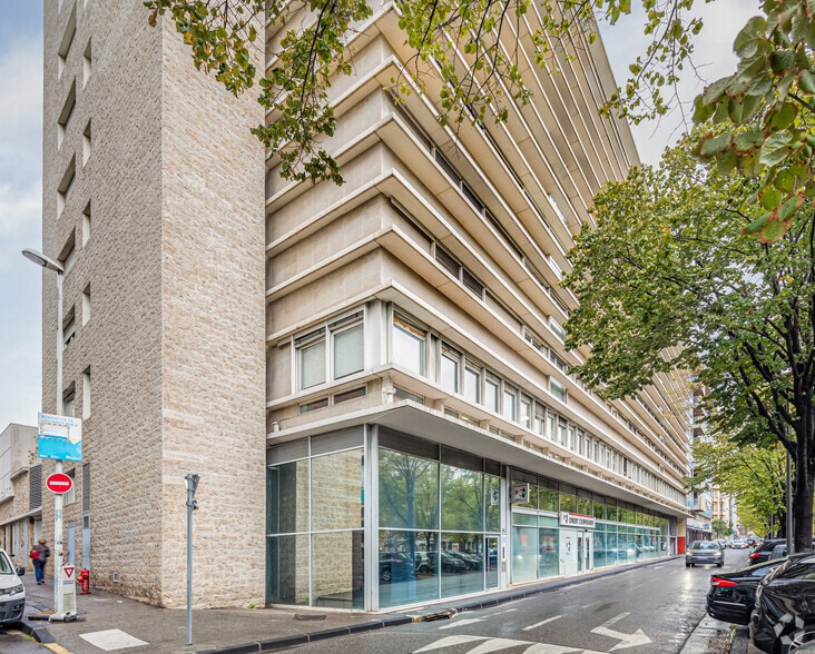 Office in Marseille for lease - Building Photo - Image 2 of 4