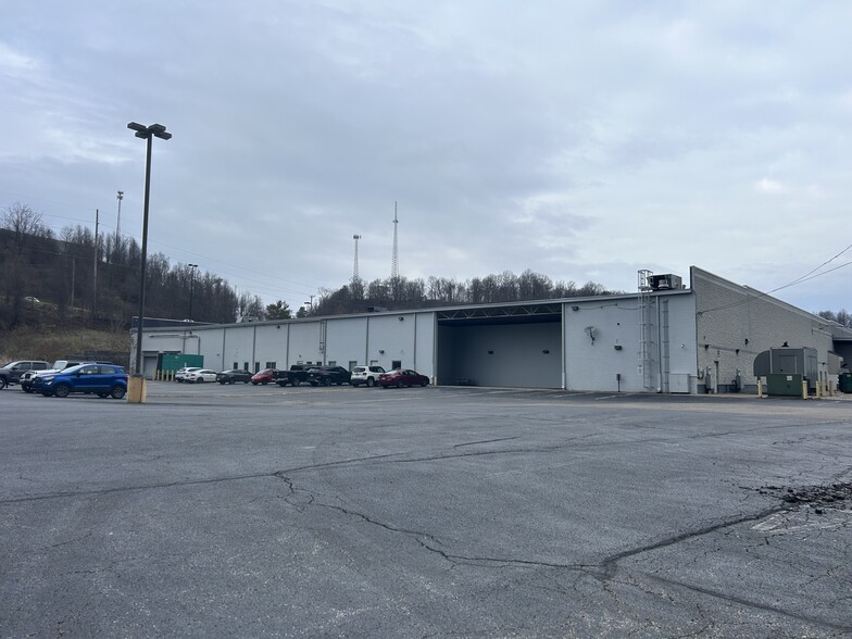 125 Lakeview Dr, Cross Lanes, WV for lease - Building Photo - Image 2 of 7