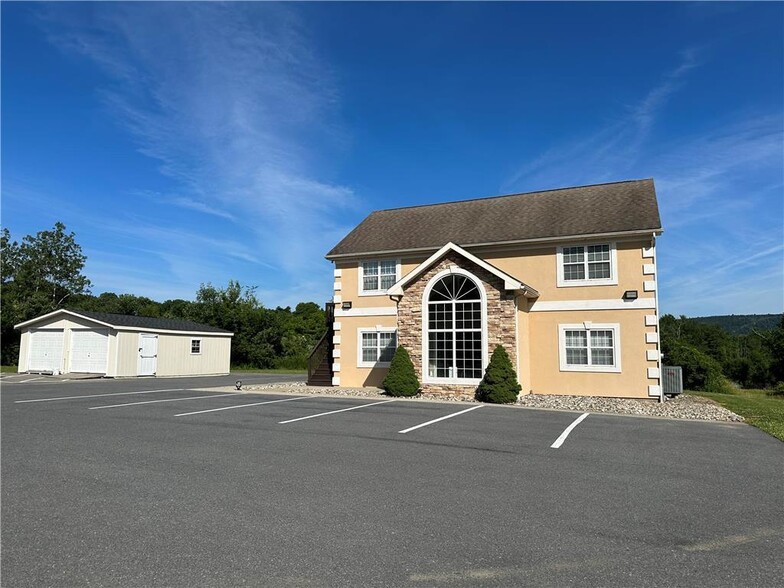 196 W Moorestown Rd, Wind Gap, PA for lease - Building Photo - Image 1 of 12