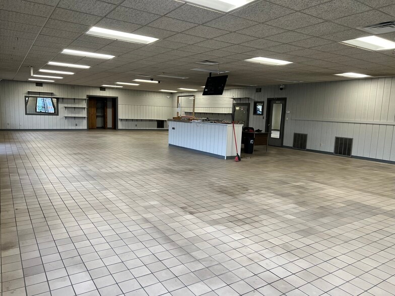 1650 N Green St, Henderson, KY for lease - Building Photo - Image 3 of 16