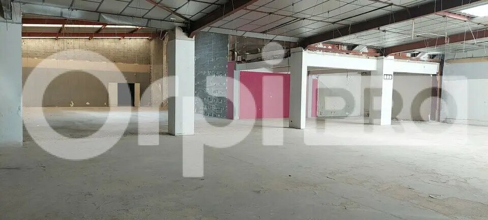 Retail in Nogent-sur-Oise for lease - Building Photo - Image 2 of 6