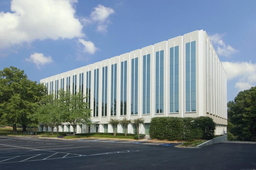200 Glenridge Point Pky, Atlanta, GA for lease - Building Photo - Image 3 of 6
