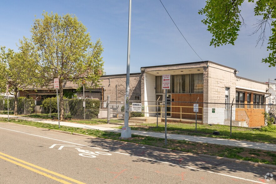 25 Paidge Ave, Brooklyn, NY for sale - Primary Photo - Image 1 of 1