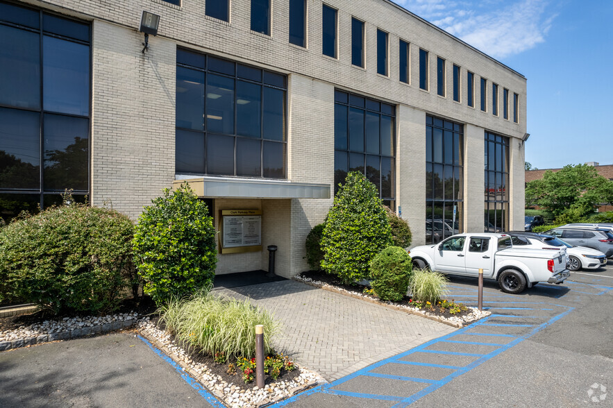 136 Central Ave, Clark, NJ for lease - Building Photo - Image 2 of 5