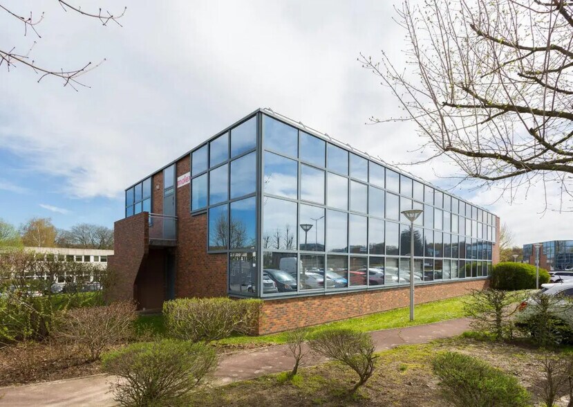 Office in Bièvres for lease - Building Photo - Image 1 of 8