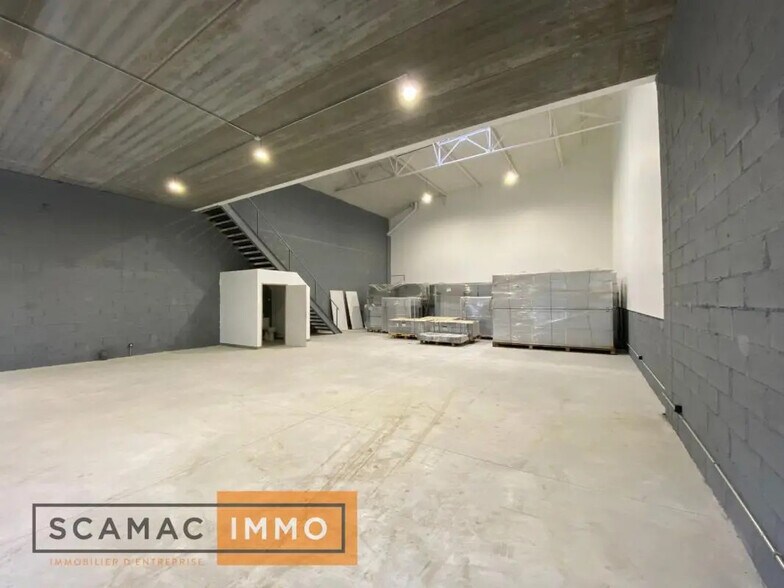 Industrial in Vaux-le-Pénil for lease - Interior Photo - Image 2 of 6
