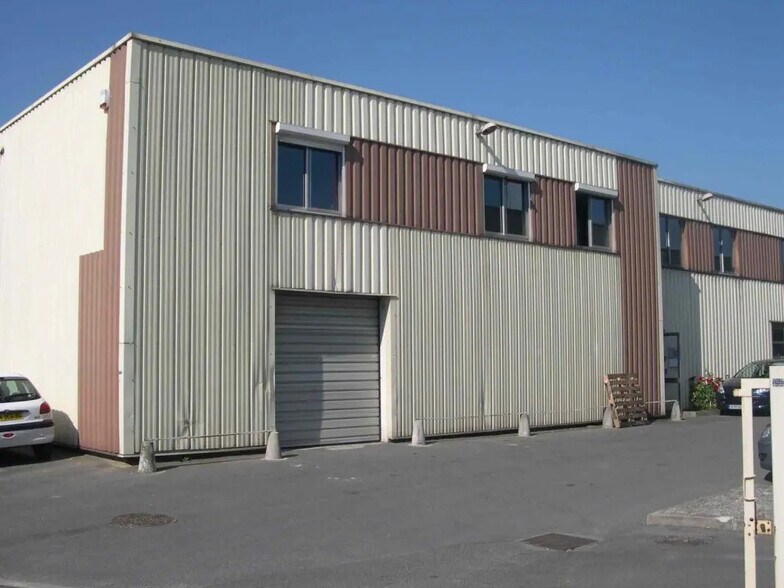 Flex in Argenteuil for lease - Building Photo - Image 1 of 11