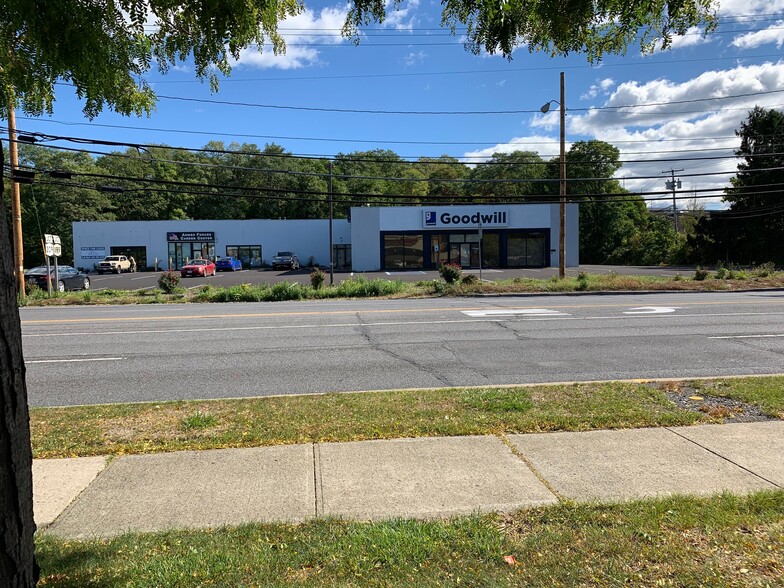 1306 Ulster Ave, Kingston, NY for lease - Building Photo - Image 1 of 1