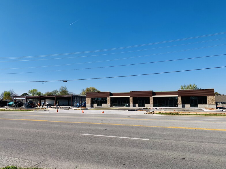 2630 E Robinson Ave, Springdale, AR for lease - Building Photo - Image 2 of 9