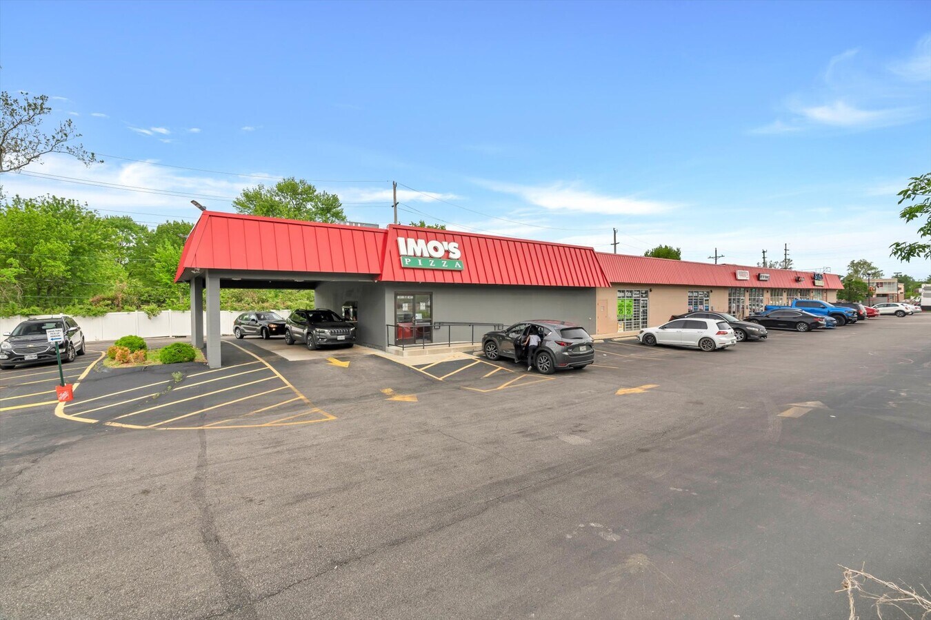 10010 Halls Ferry Rd, Saint Louis, MO 63136