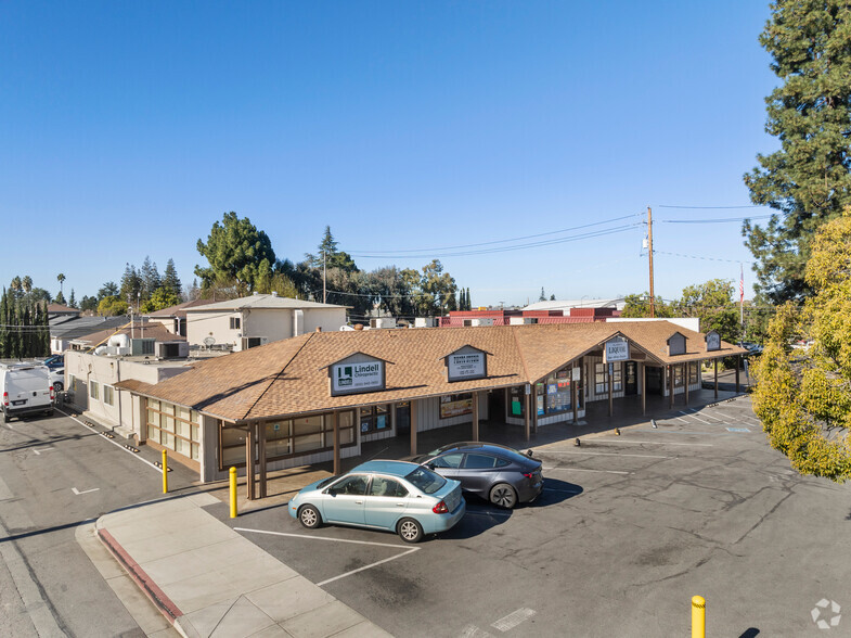 982-998 El Monte Ave, Mountain View, CA for lease - Building Photo - Image 1 of 10