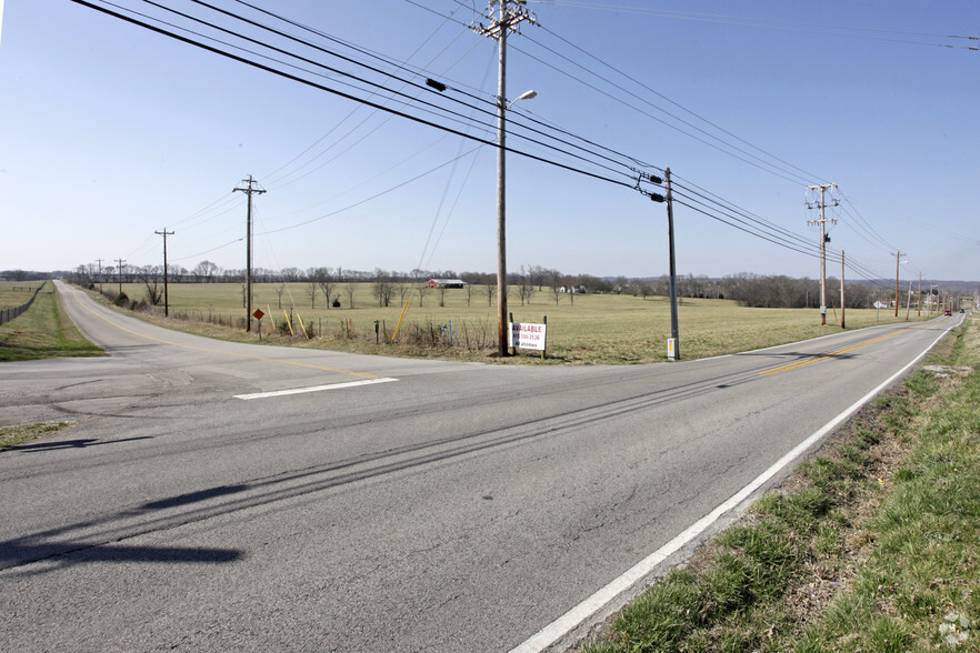 825 Beechcroft Rd, Columbia, TN for sale - Primary Photo - Image 1 of 1