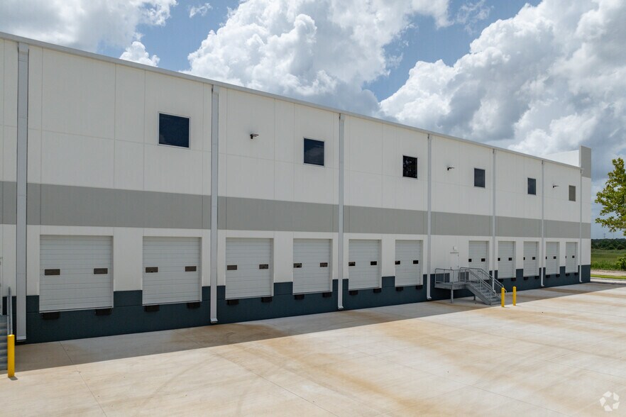 850 Fallbrook Dr, Houston, TX for sale - Building Photo - Image 2 of 4