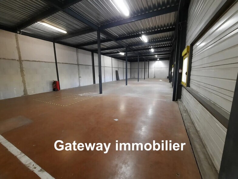 Industrial in COURNON-D'AUVERGNE for lease - Building Photo - Image 3 of 7
