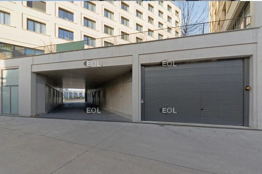 Flex in Paris for lease - Building Photo - Image 2 of 8