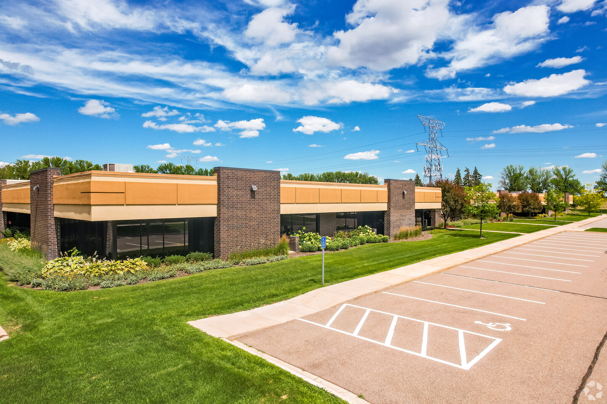 3850 N Annapolis Ln, Plymouth, MN for lease Building Photo- Image 1 of 13