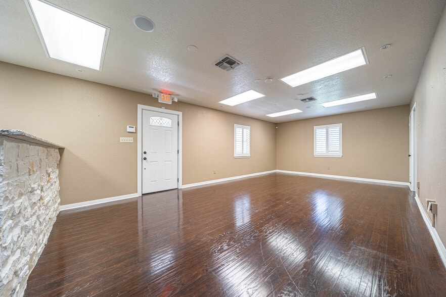104 Medical Dr, Boerne, TX for lease - Building Photo - Image 2 of 15