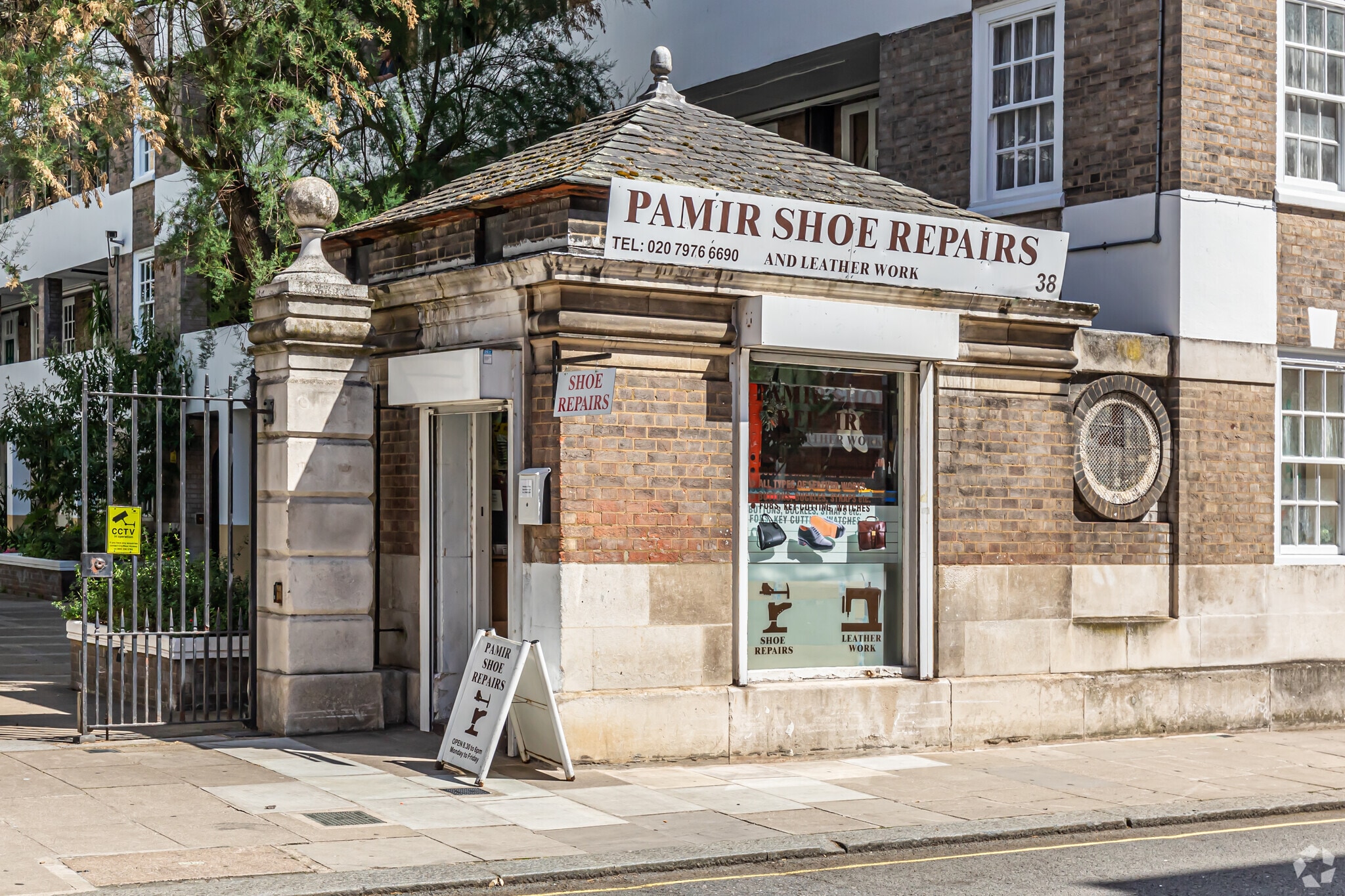 38 Page St, London for sale Primary Photo- Image 1 of 1