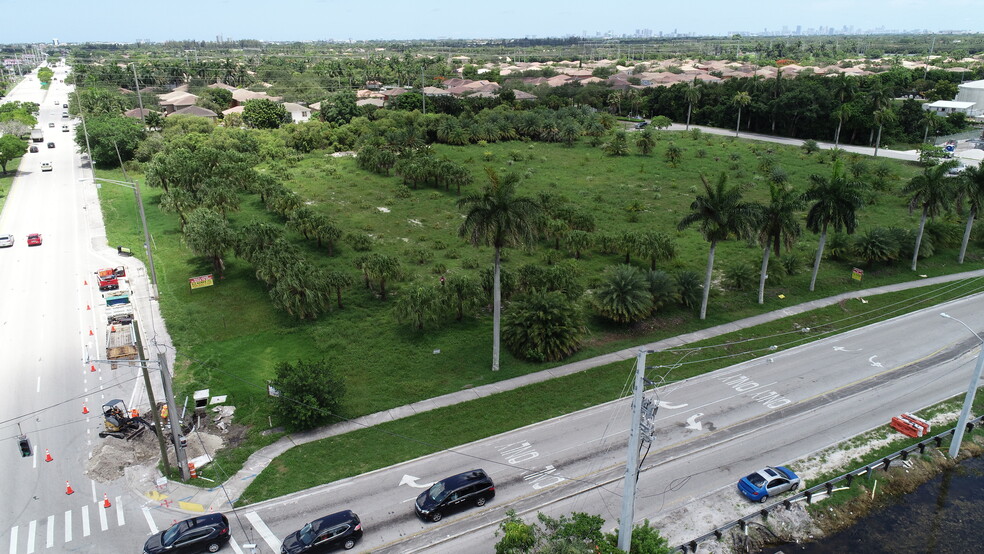 3990 Griffin Rd, Hollywood, FL for sale - Building Photo - Image 3 of 9