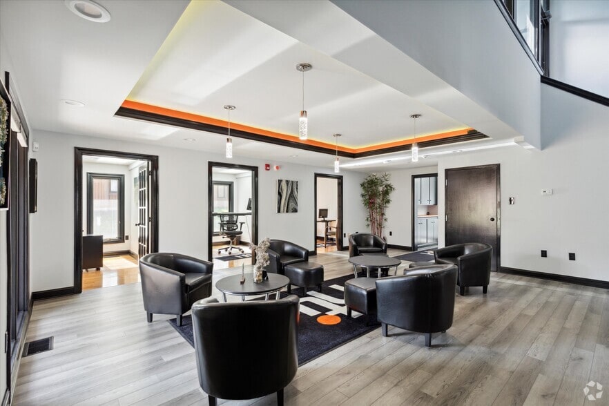 1288 Valley Forge Rd, Phoenixville, PA for sale - Interior Photo - Image 2 of 4