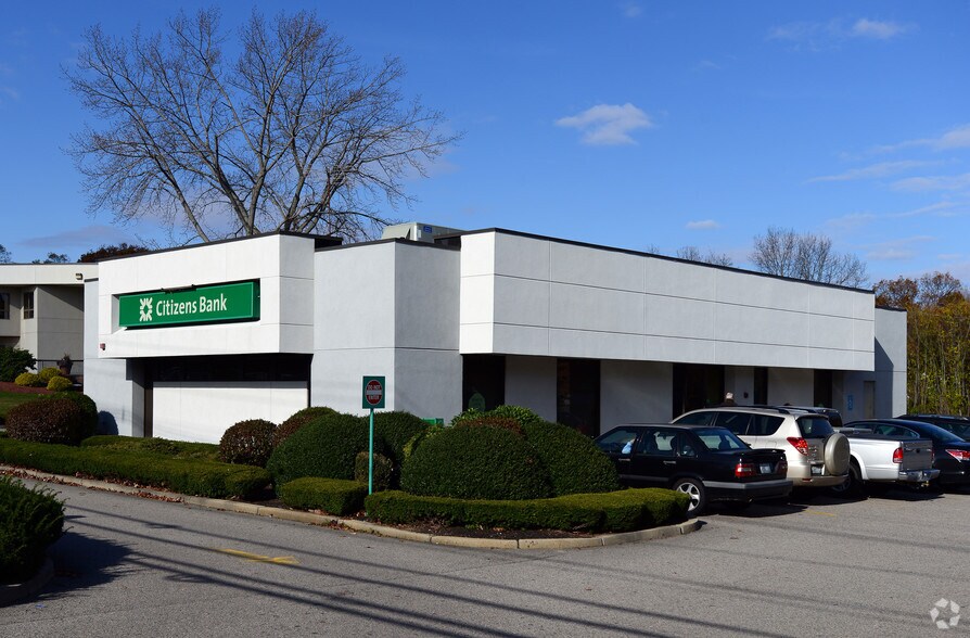 85 Sockanosset Cross Rd, Cranston, RI for sale - Primary Photo - Image 1 of 1