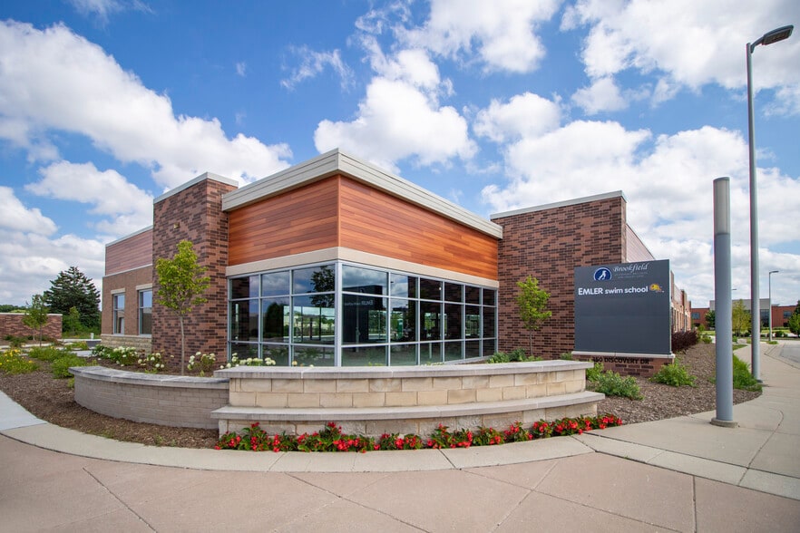 350 Discovery Dr, Brookfield, WI for lease - Building Photo - Image 3 of 9