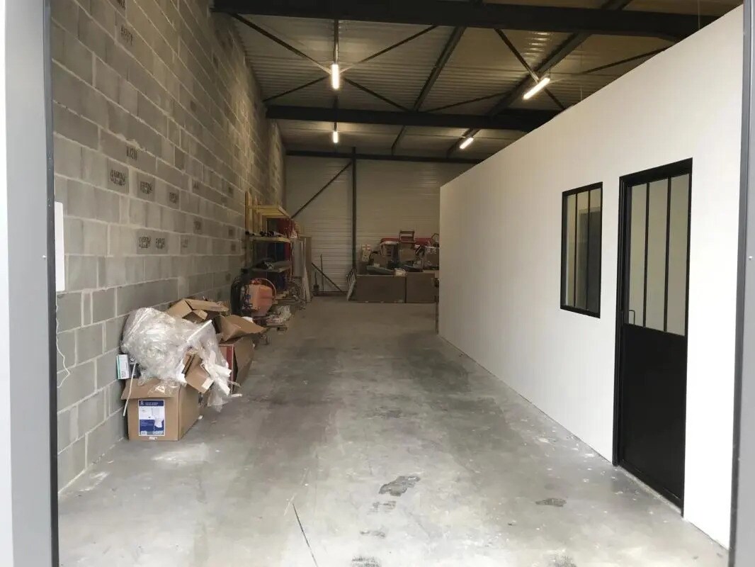 Flex in Montussan for lease Interior Photo- Image 1 of 8