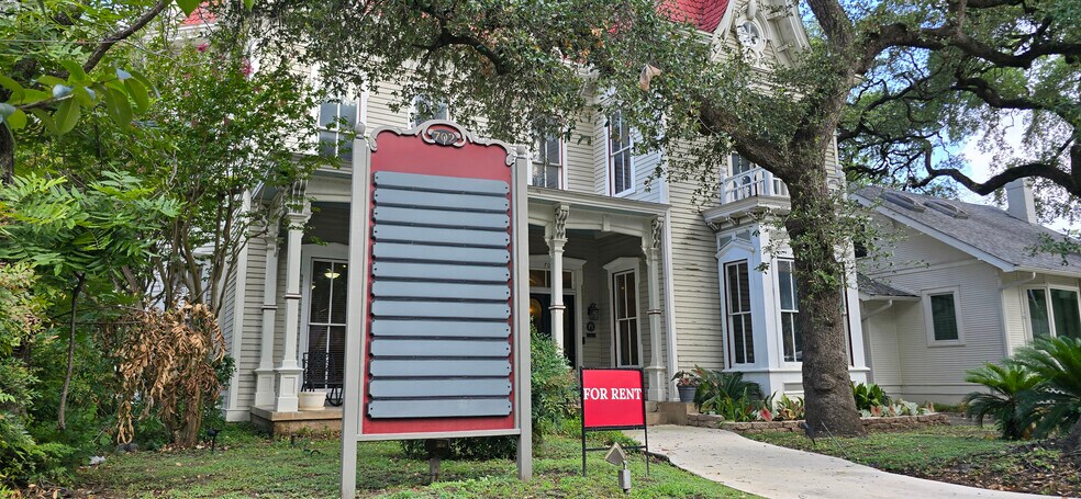 702 Rio Grande St, Austin, TX for lease - Building Photo - Image 1 of 12