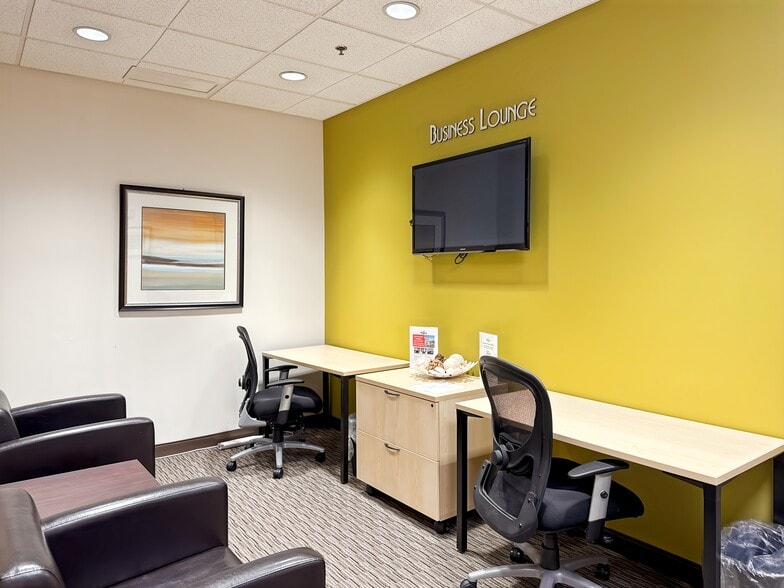 4 Research Dr, Shelton, CT for lease - Interior Photo - Image 3 of 13