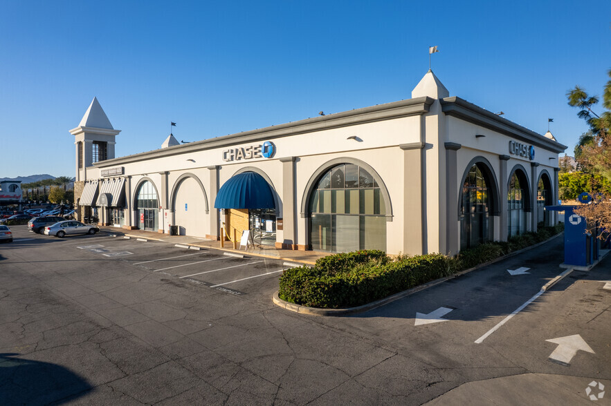 19500 Plummer St, Northridge, CA for lease - Building Photo - Image 2 of 7