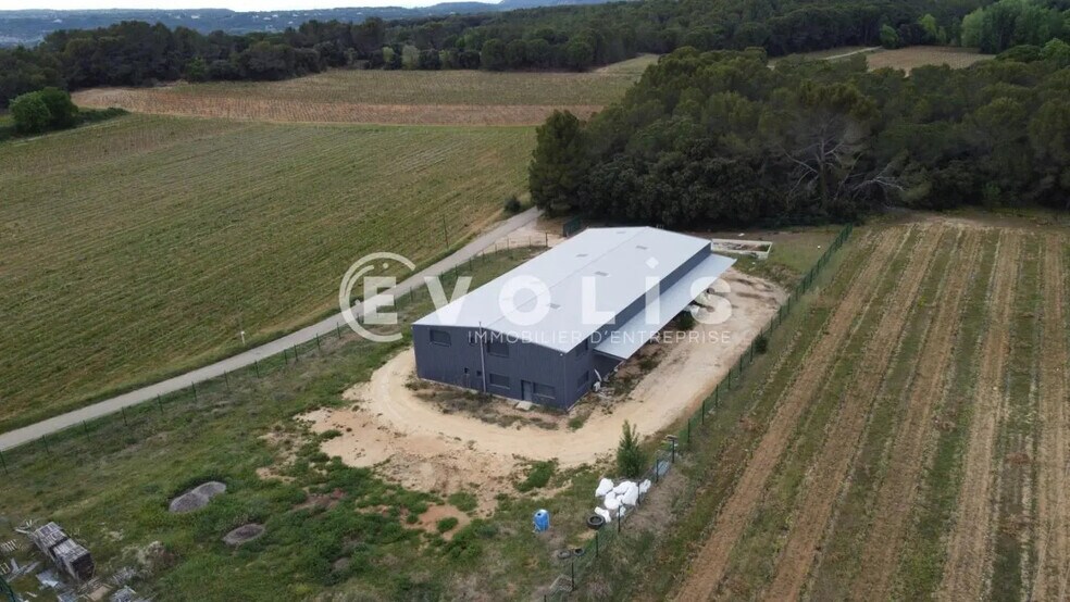 Flex in Suze-la-Rousse for sale - Building Photo - Image 3 of 7