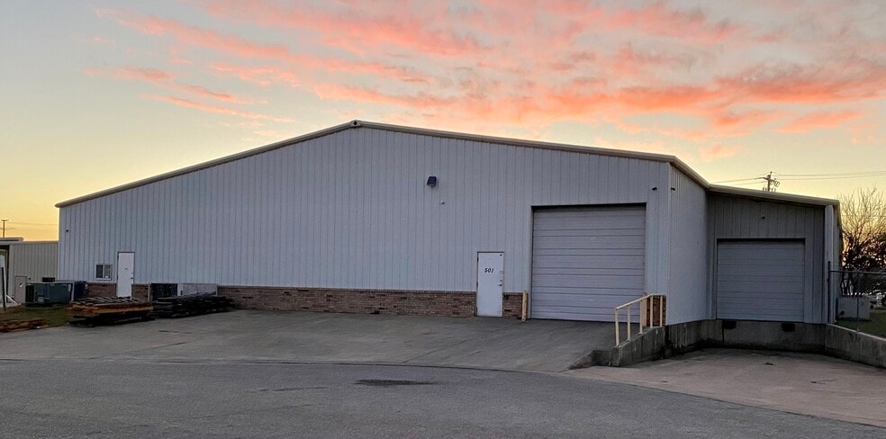 501 Tradesmen's Park Dr, Hutto, TX for lease - Building Photo - Image 2 of 10