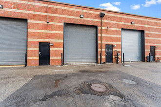 166 Industrial Loop, Staten Island, NY for lease Building Photo- Image 2 of 20