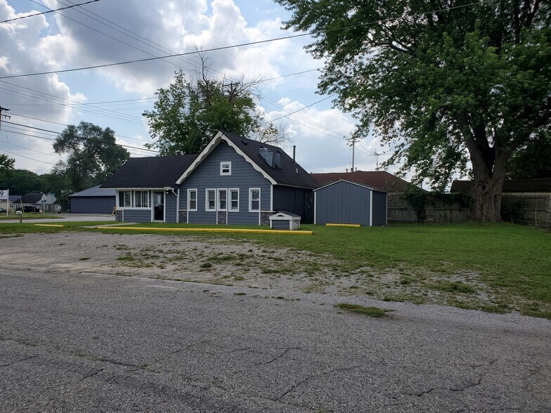 4188 Fenton Rd, Flint, MI 48507