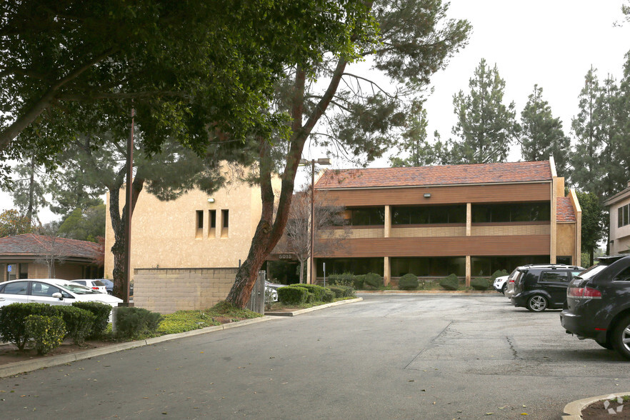 5015 Canyon Crest Dr, Riverside, CA for lease - Building Photo - Image 1 of 6