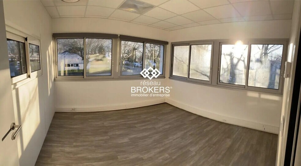 Office in Saint-Martin-le-Vinoux for sale - Interior Photo - Image 2 of 5