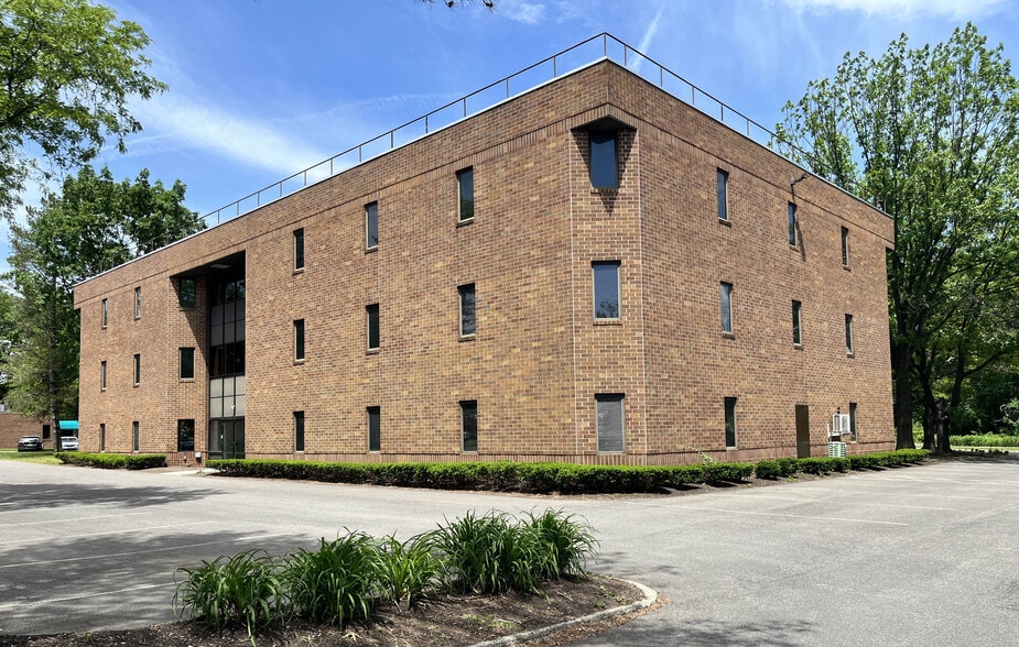 2 Computer Dr W, Albany, NY for lease - Building Photo - Image 1 of 18