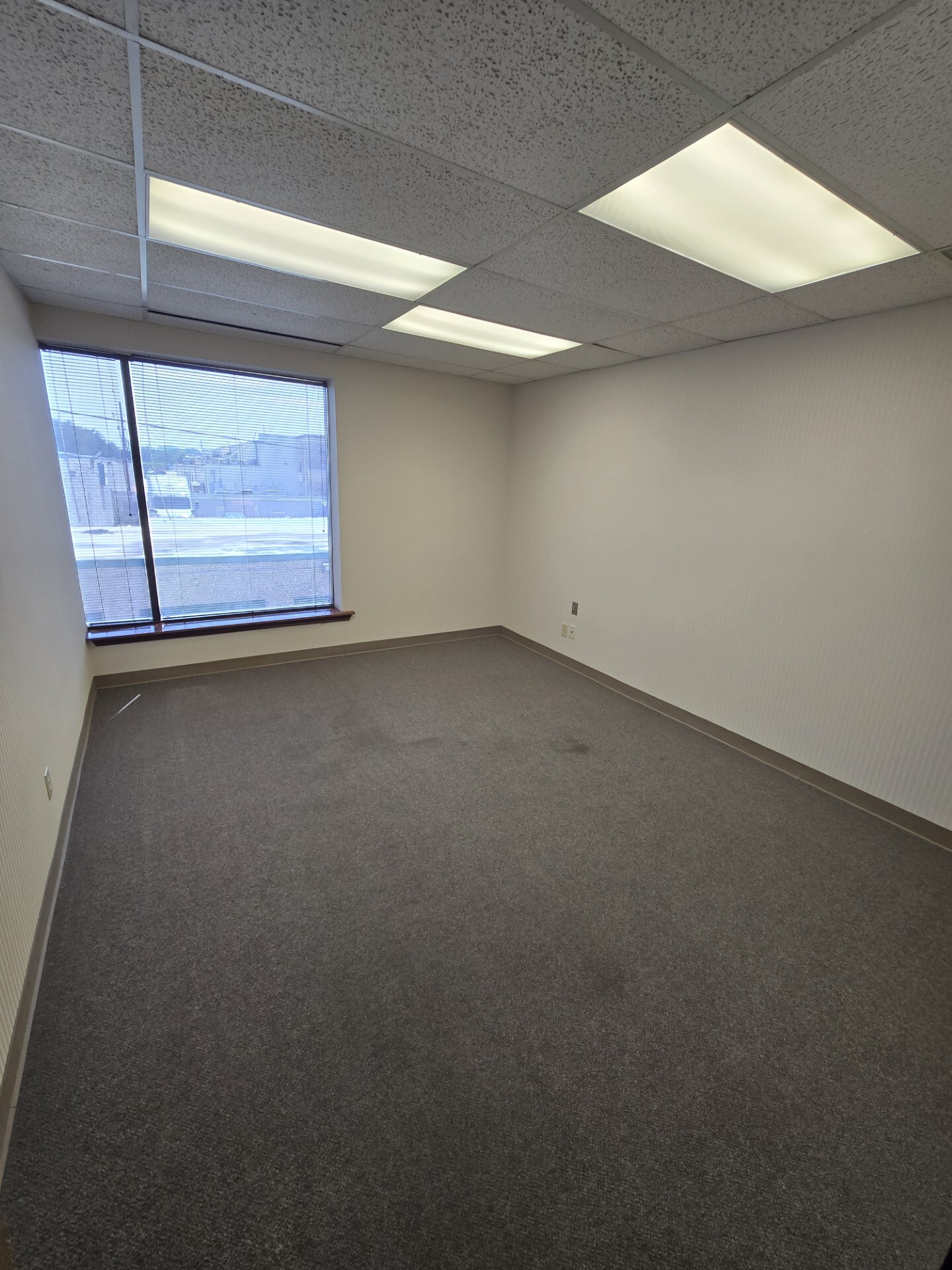 4015 Belt Line Rd, Addison, TX for lease Building Photo- Image 1 of 1