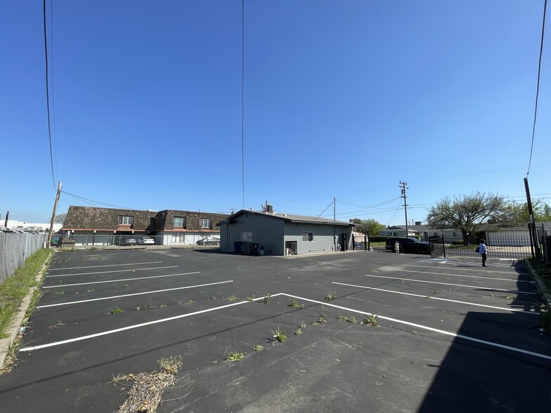 201 W Alameda St, Manteca, CA for lease - Building Photo - Image 3 of 11