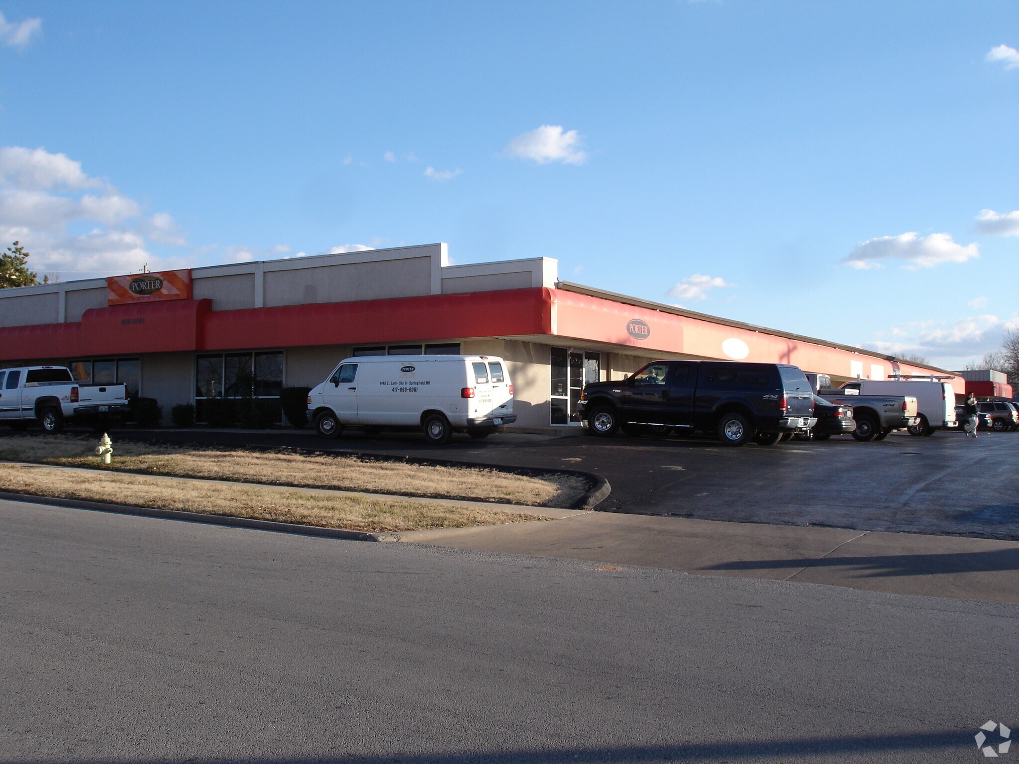 1440 E Lark St, Springfield, MO for sale Primary Photo- Image 1 of 1